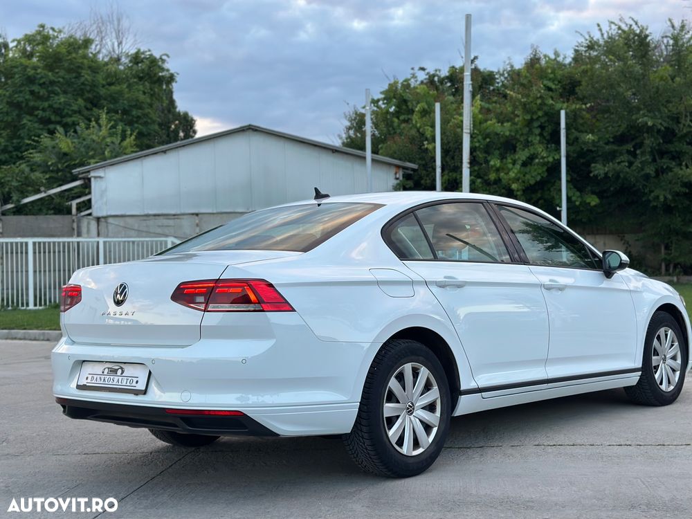 Volkswagen Passat - 12