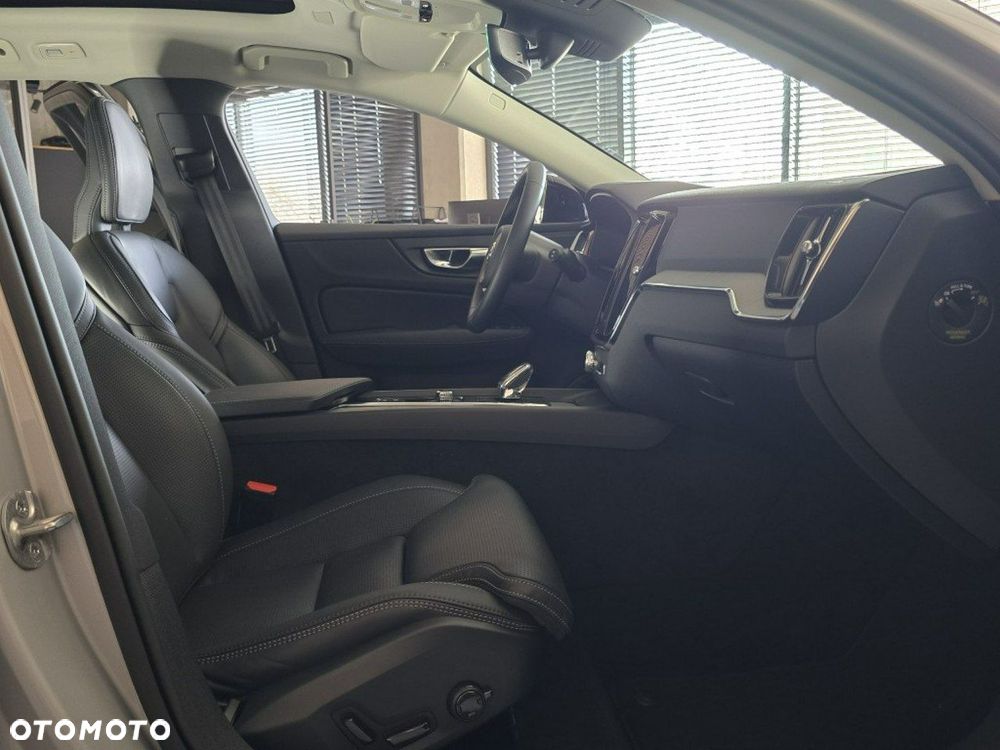 Volvo V60 B4 B DKG Plus Dark - 9