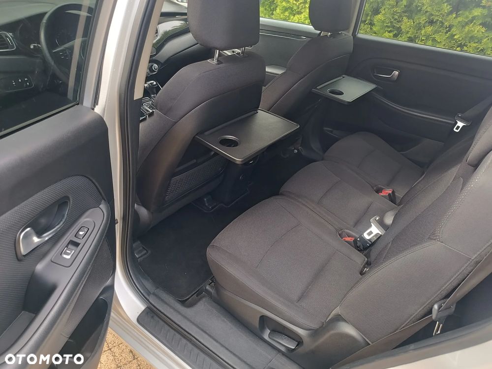 Kia Carens 1.7 CRDi L 7os - 15
