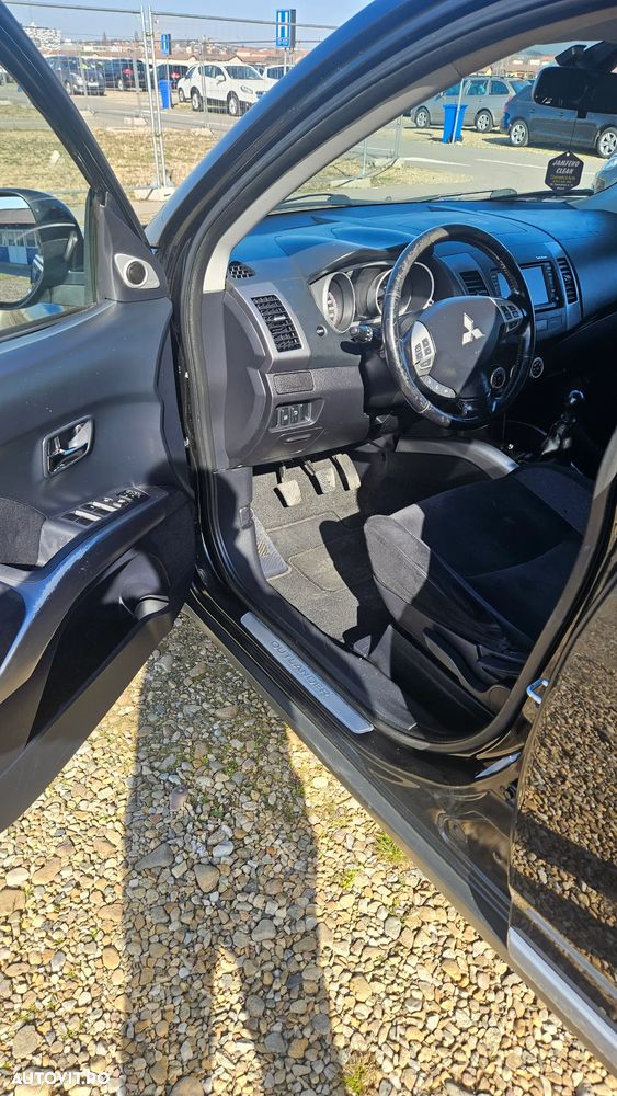 Mitsubishi Outlander 2.0 DI-D 4WD Instyle - 10