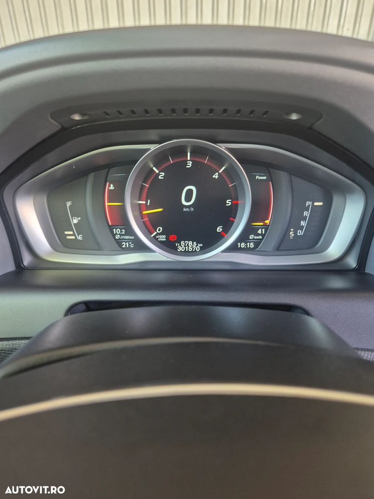Volvo XC 60 D5AWD Summum - 28