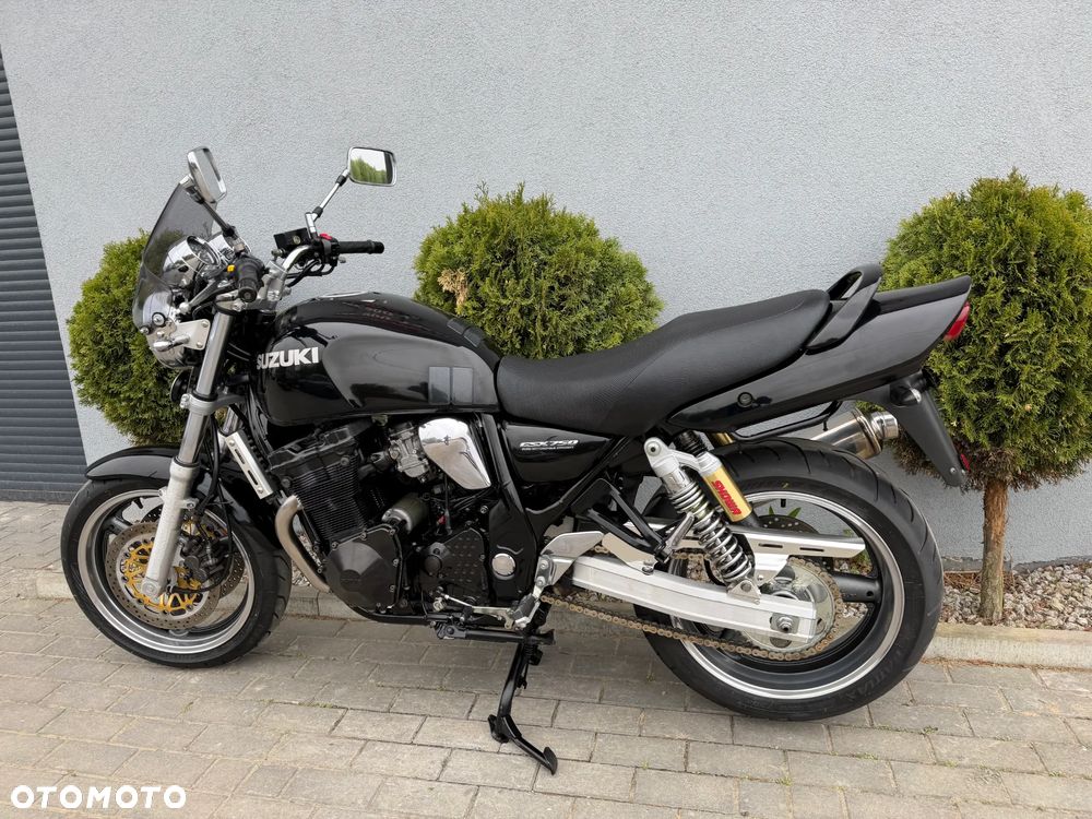 Suzuki GSX - 6