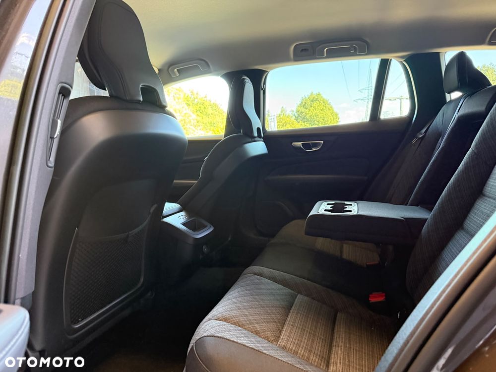 Volvo V60 B4 D Core - 23