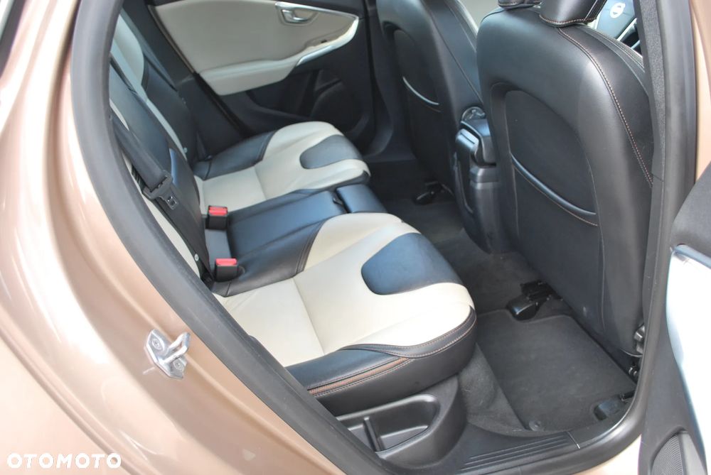Volvo V40 Cross Country D4 Summum - 21