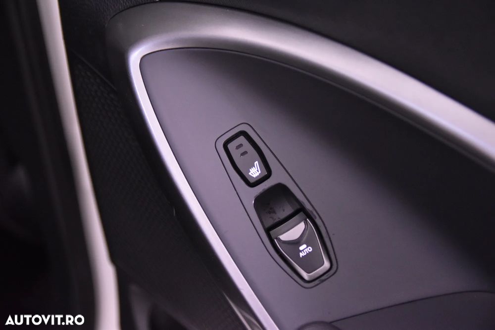 Hyundai Grand Santa Fe - 22