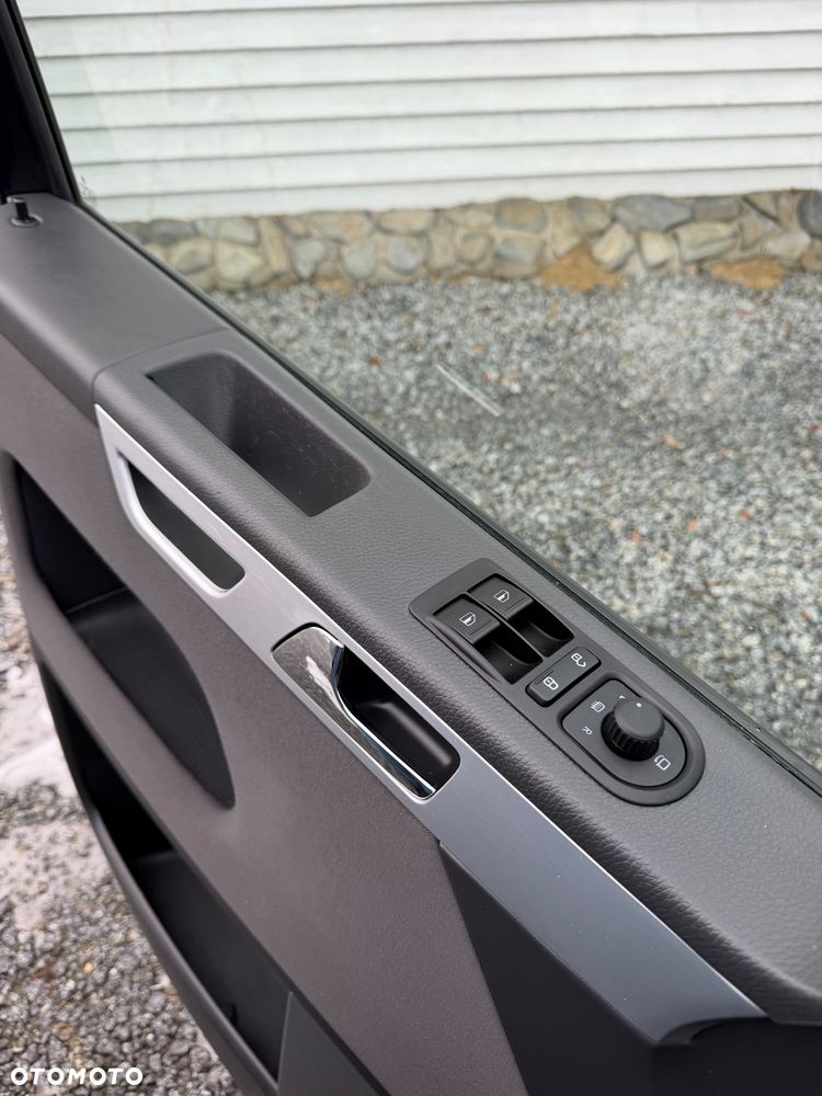 Volkswagen Multivan - 5