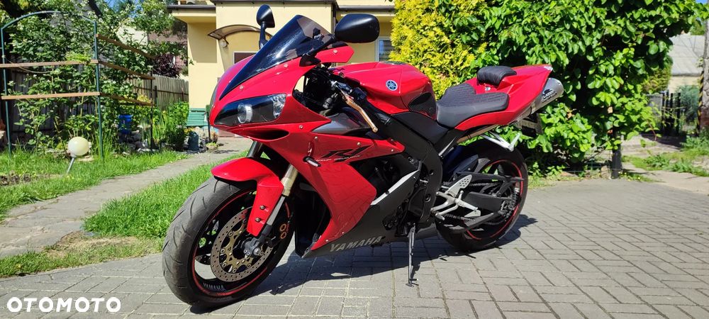 Yamaha R1 - 4
