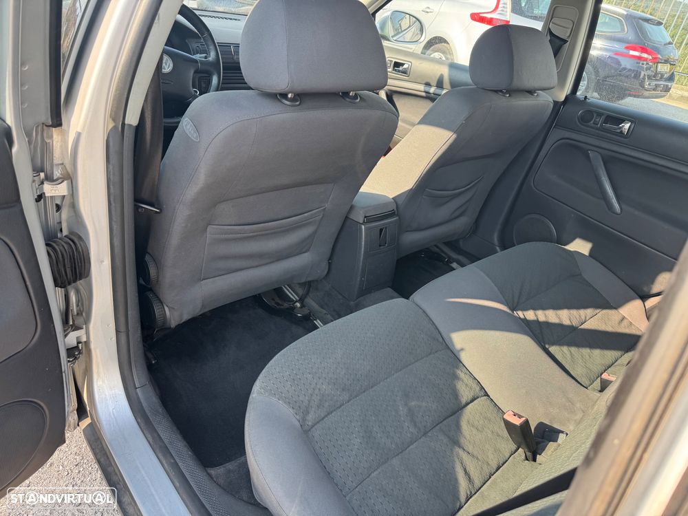 VW Passat Variant 1.9 TDi Confortline 6V - 12