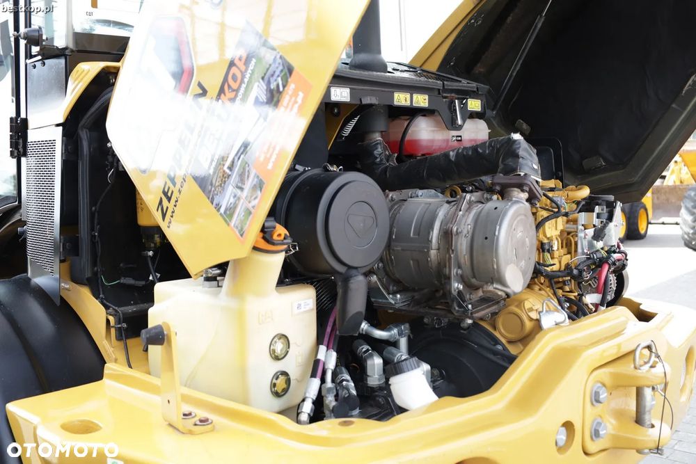Caterpillar CAT 908M - 35