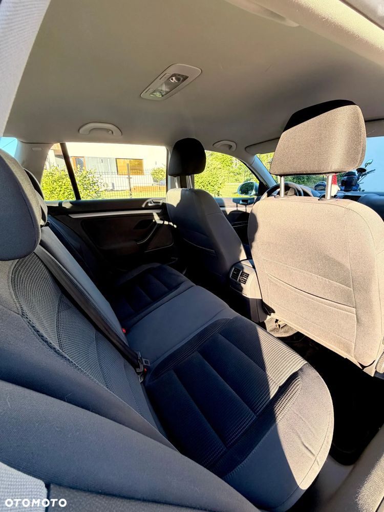 Volkswagen Golf - 11