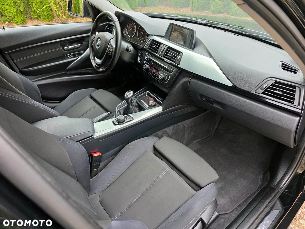 BMW Seria 3 318d DPF Edition Sport - 23