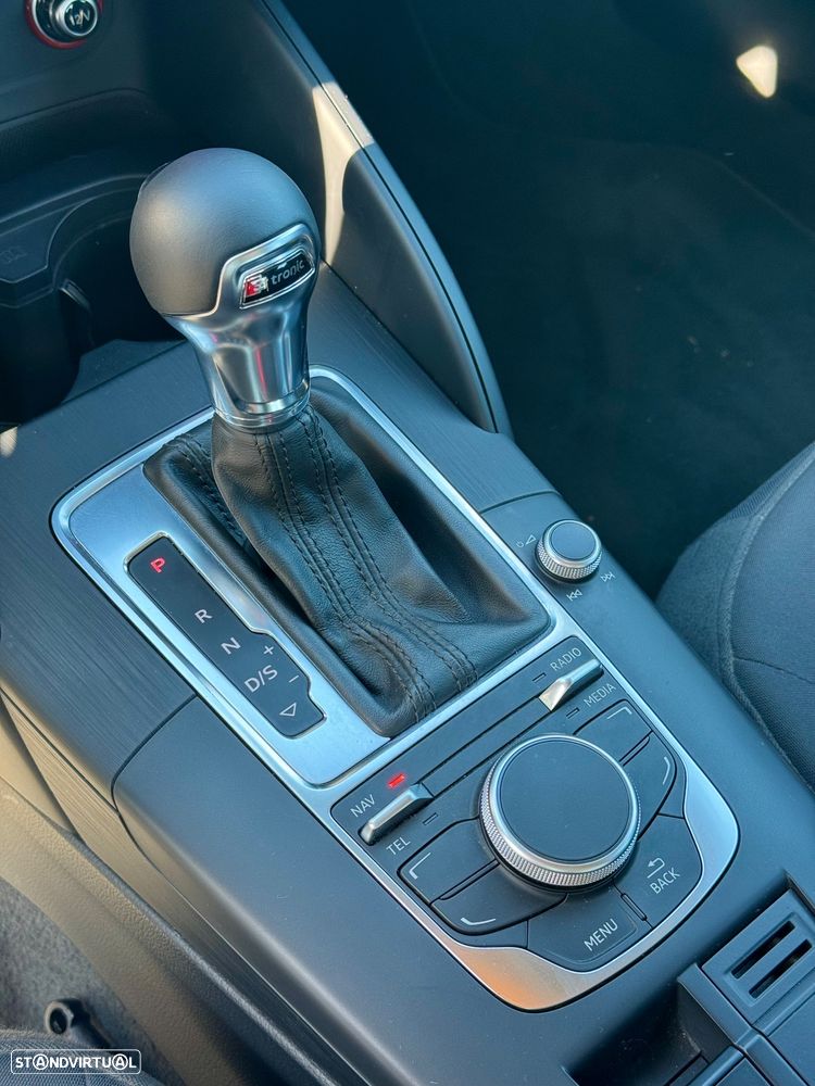 Audi A3 Sportback 2.0 TDI Attraction S tronic - 11