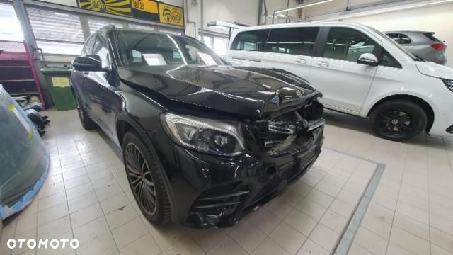 Mercedes-Benz GLC 250 d 4Matic 9G-TRONIC AMG Line - 3