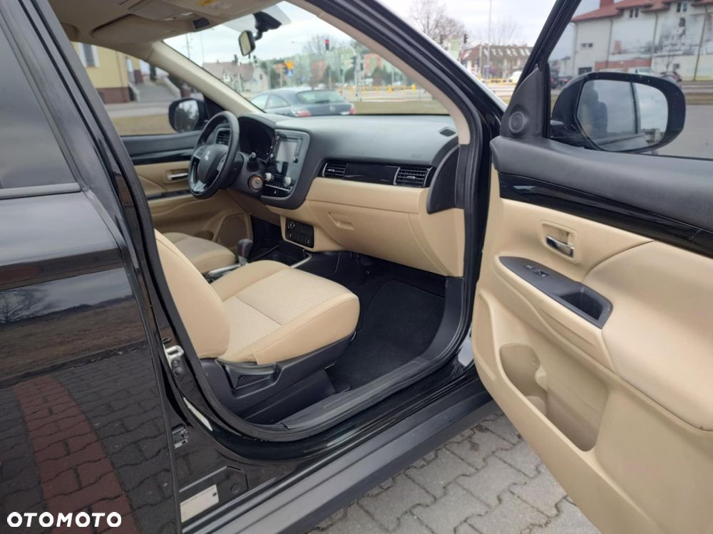Mitsubishi Outlander - 2
