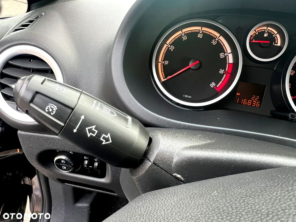 Opel Corsa 1.4 16V Cosmo - 13