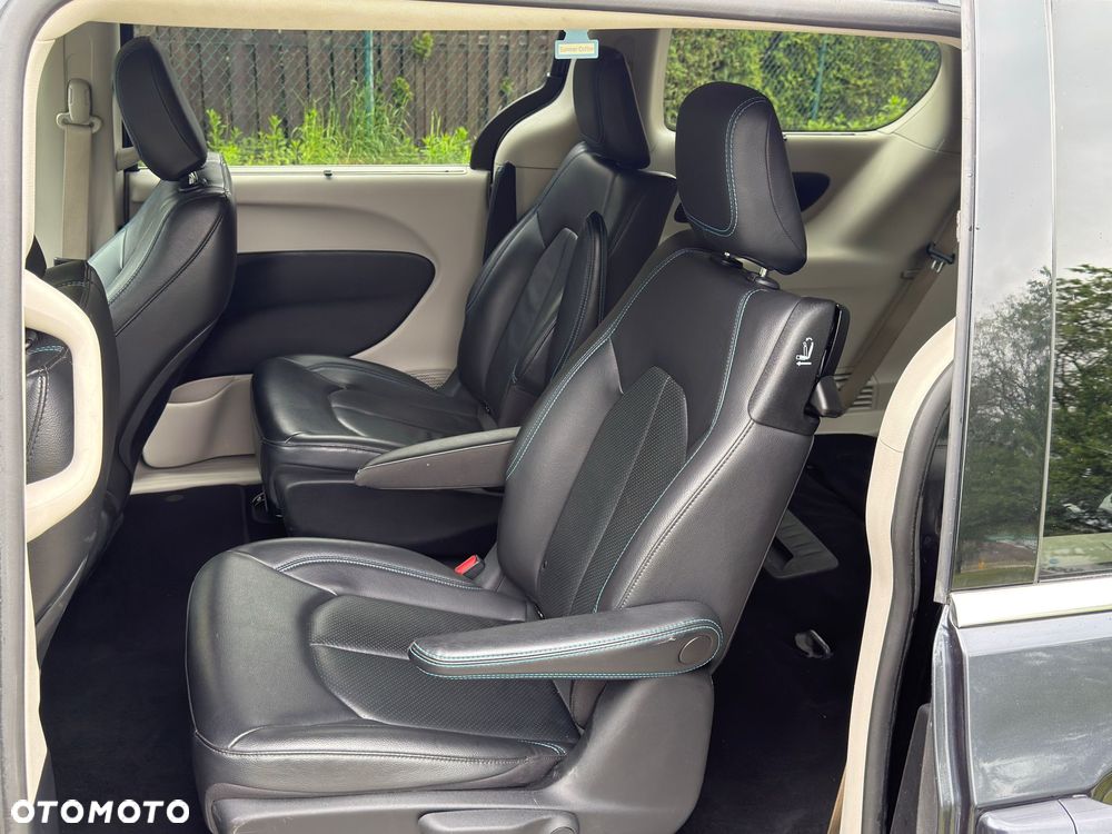 Chrysler Pacifica - 8