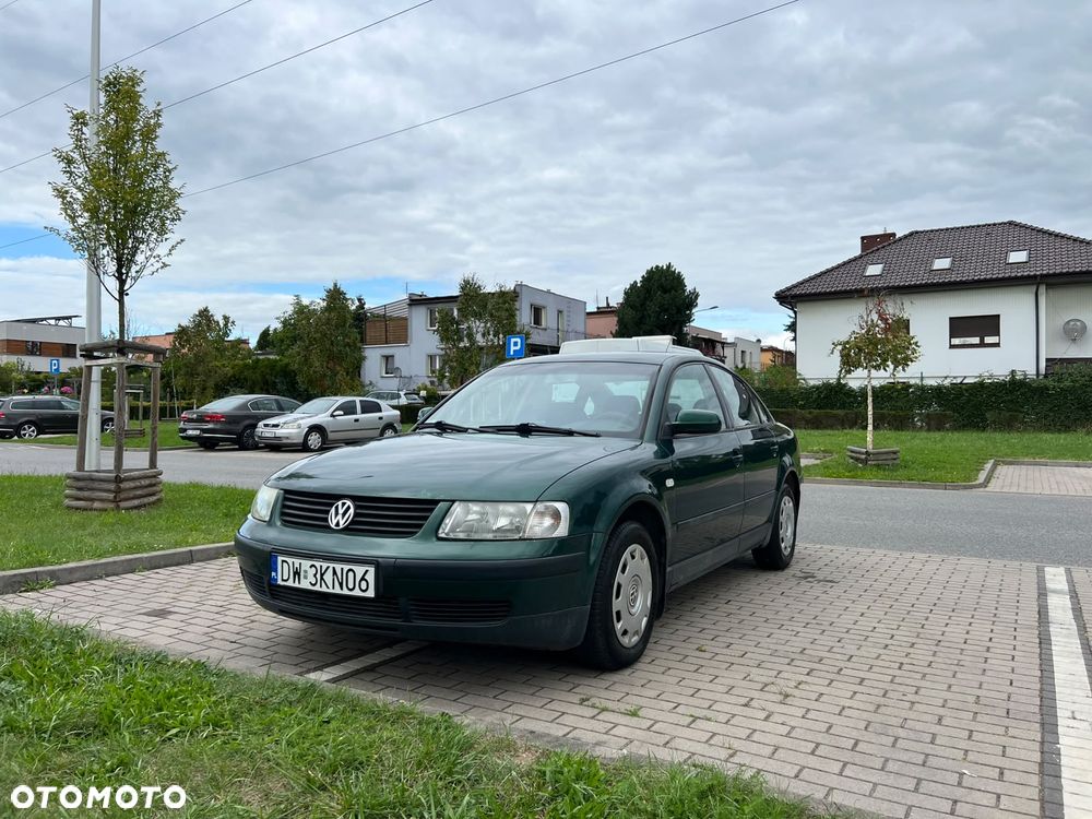 Volkswagen Passat - 1