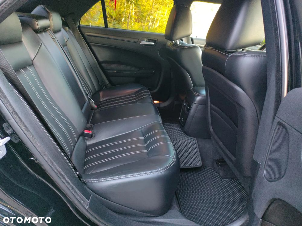 Chrysler 300s - 23
