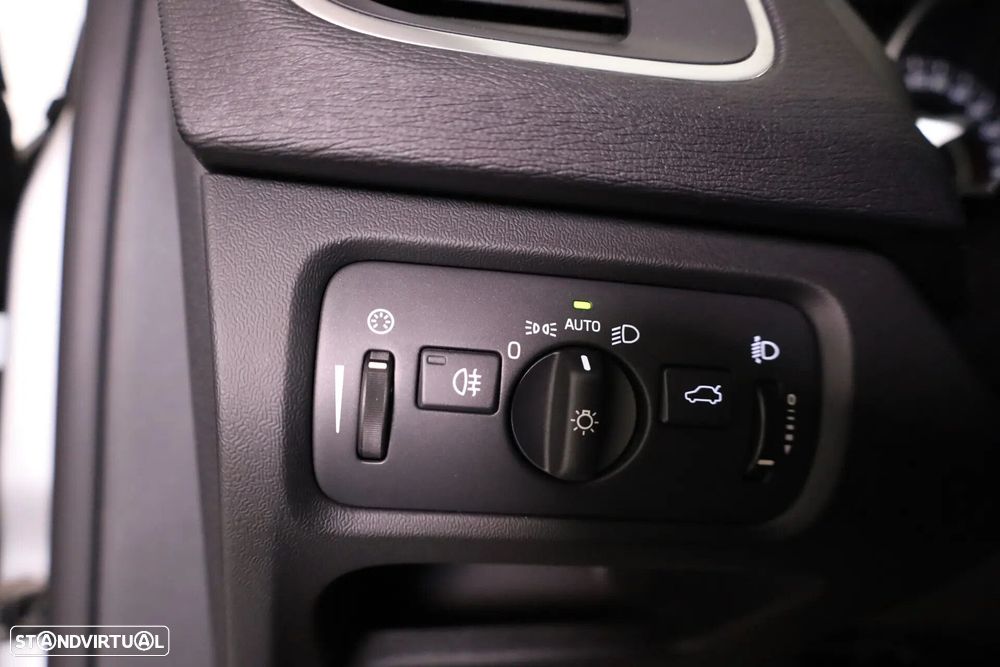 Volvo V40 2.0 D2 Momentum - 34
