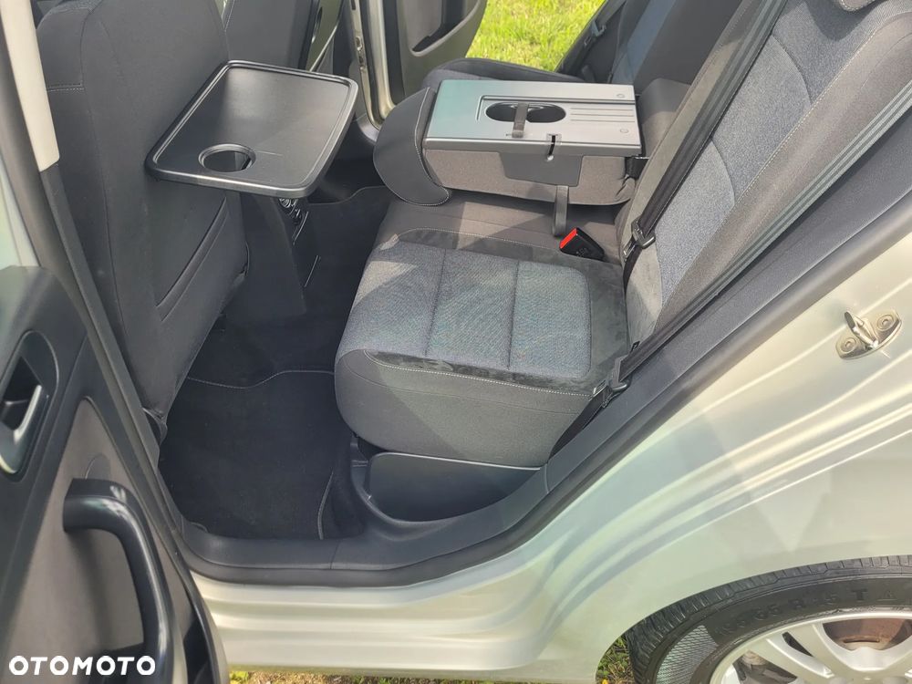 Volkswagen Golf Plus 1.6 TDI DPF Style - 23