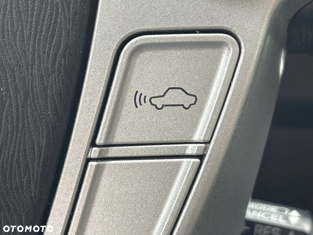 Toyota Prius (Hybrid) Executive - 25