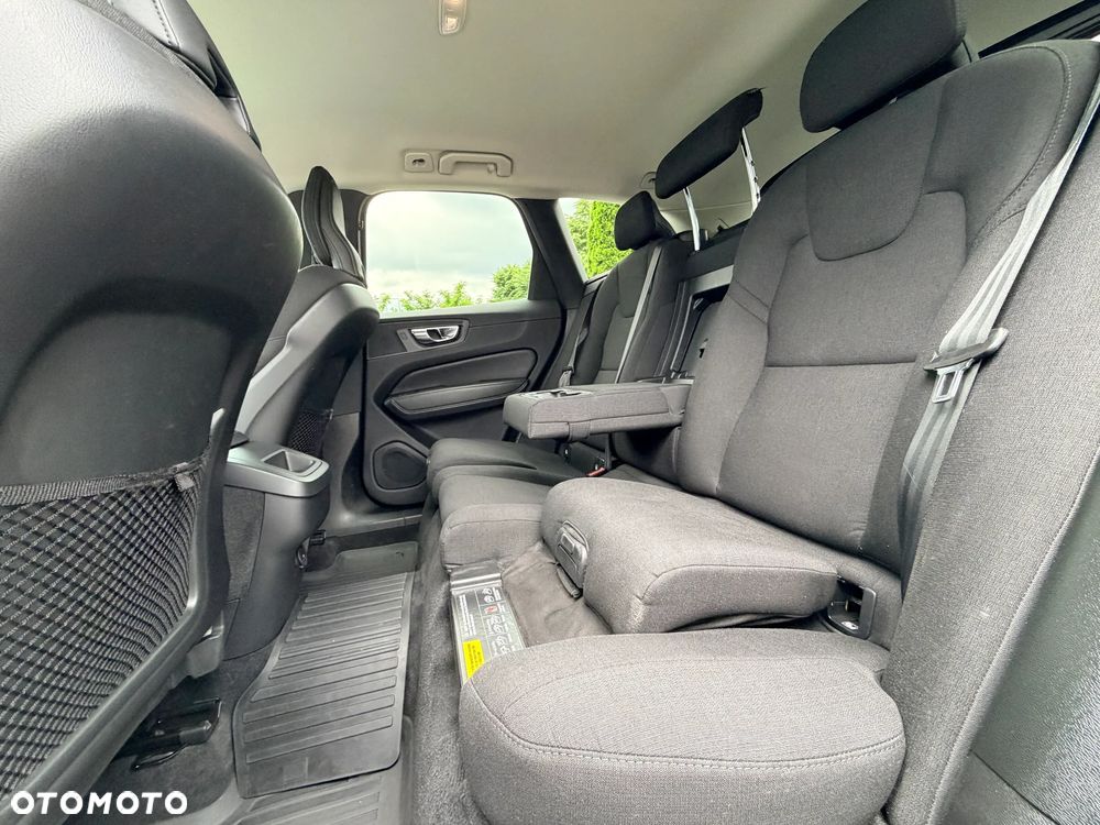 Volvo XC 60 B4 D AWD Momentum Pro - 16
