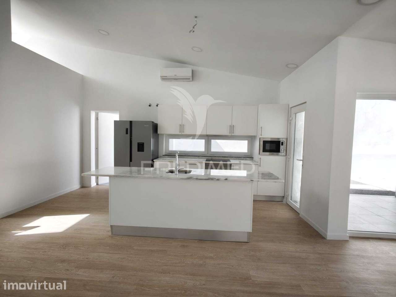 Moradia T3 Térrea com Piscina no Alto do Índio – Sobreda - Grande imagem: 3/37