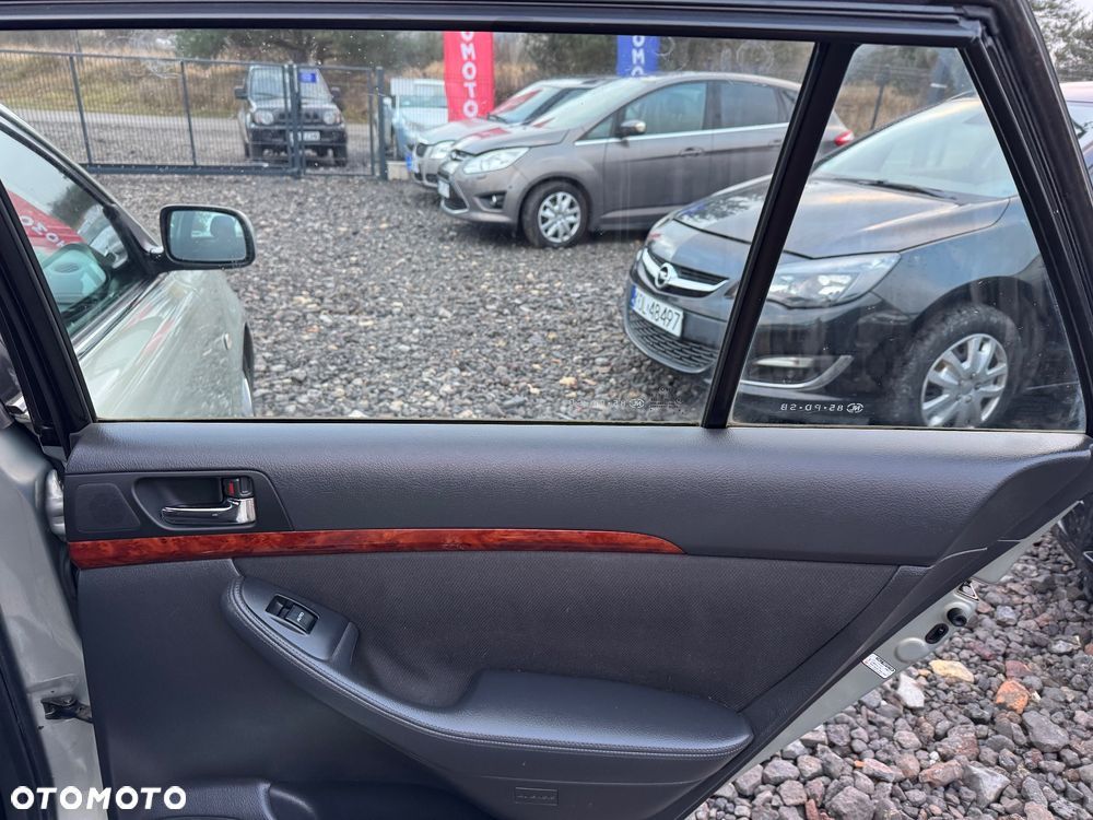 Toyota Avensis 1.8 VVT-i Sol - 16