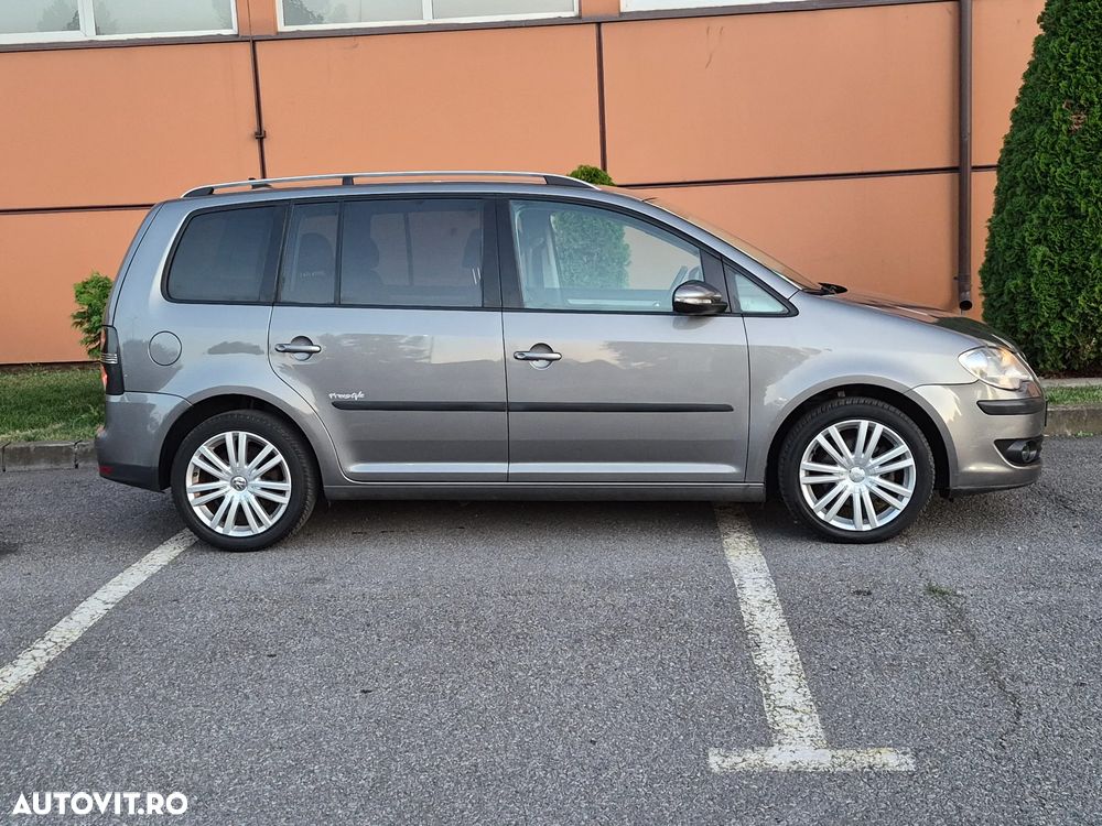 Volkswagen Touran 2.0 TDI Highline Aut - 14