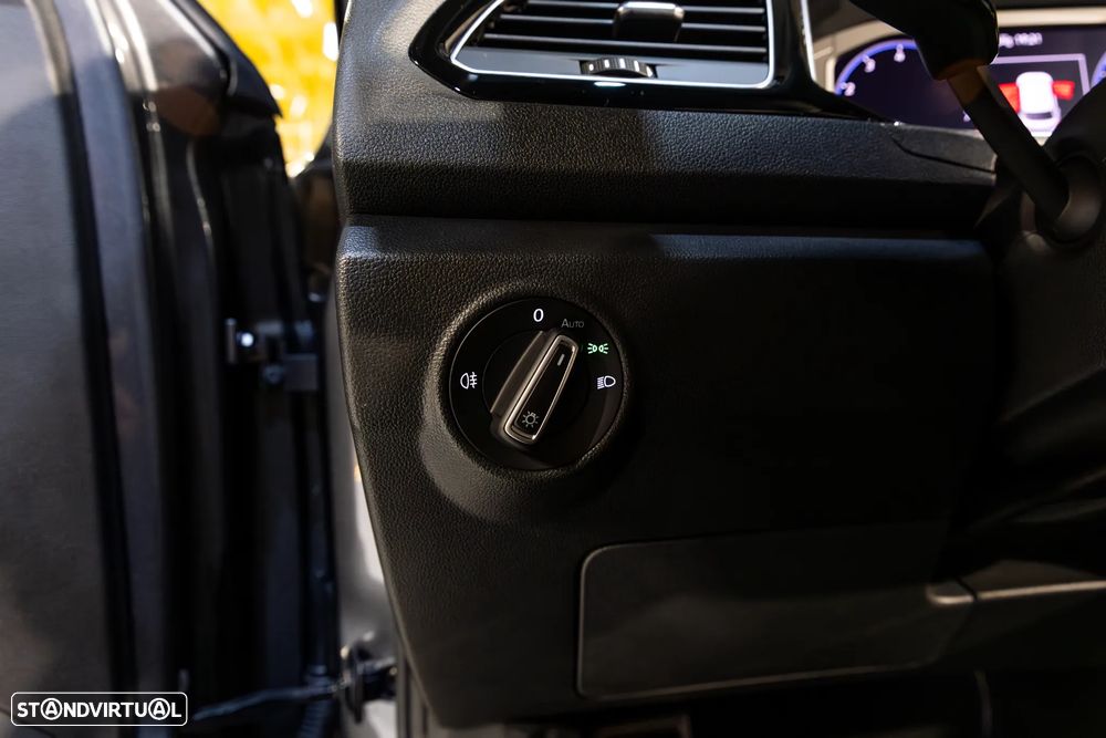 VW T-Roc 2.0 TSI OPF 4MOTION DSG - 39