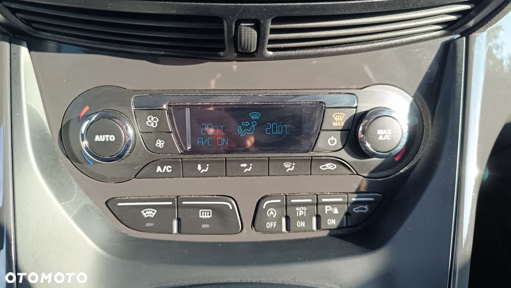 Ford Kuga - 25