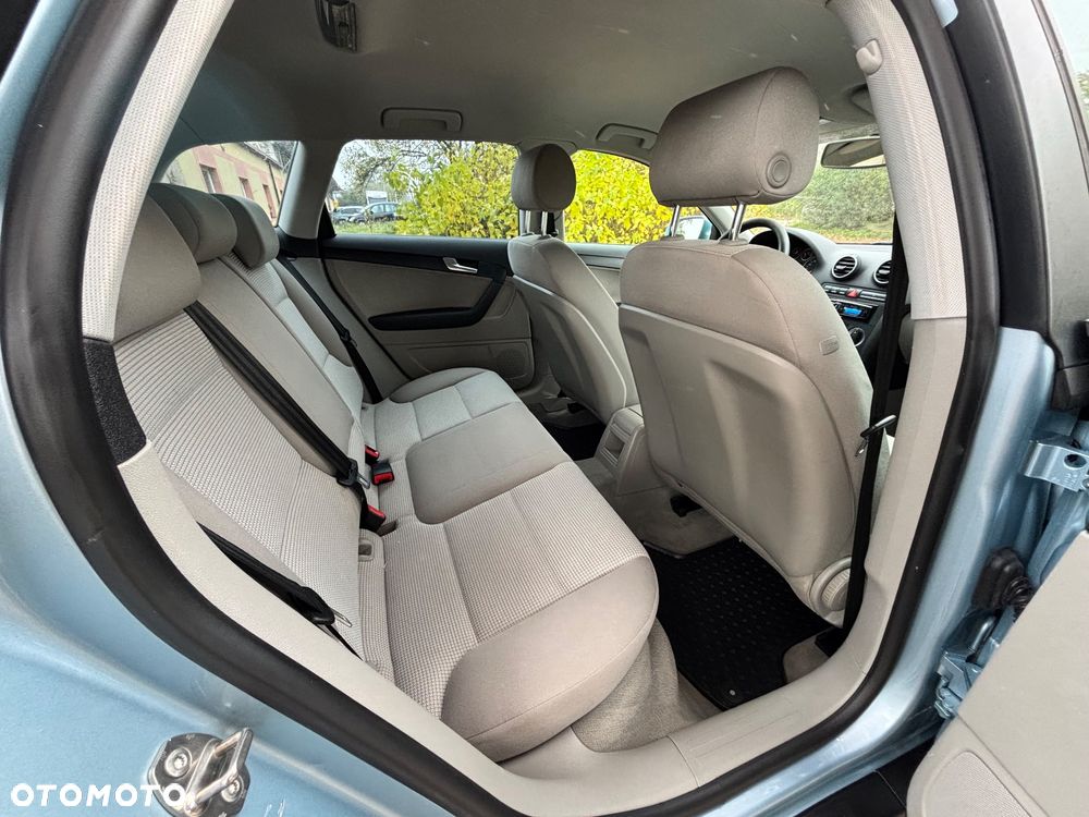 Audi A3 Sportback 1.6 FSI Attraction - 17