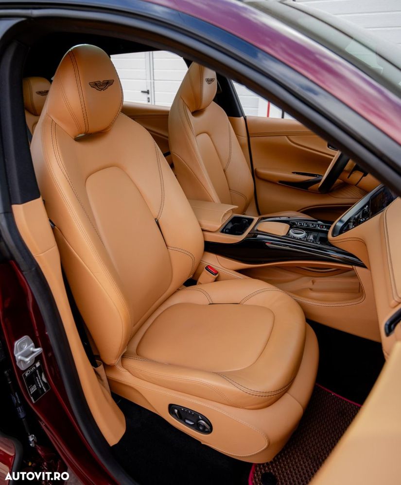 Aston Martin DBX - 11