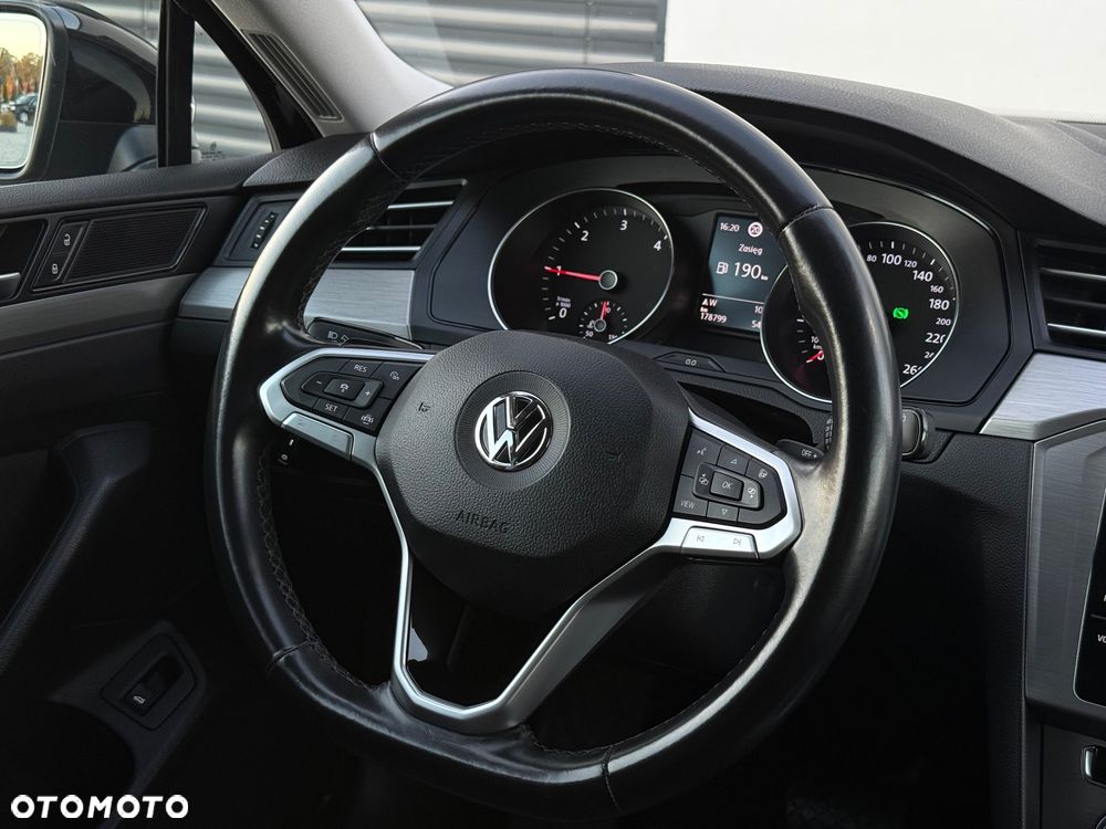 Volkswagen Passat 2.0 TDI SCR DSG Conceptline - 11