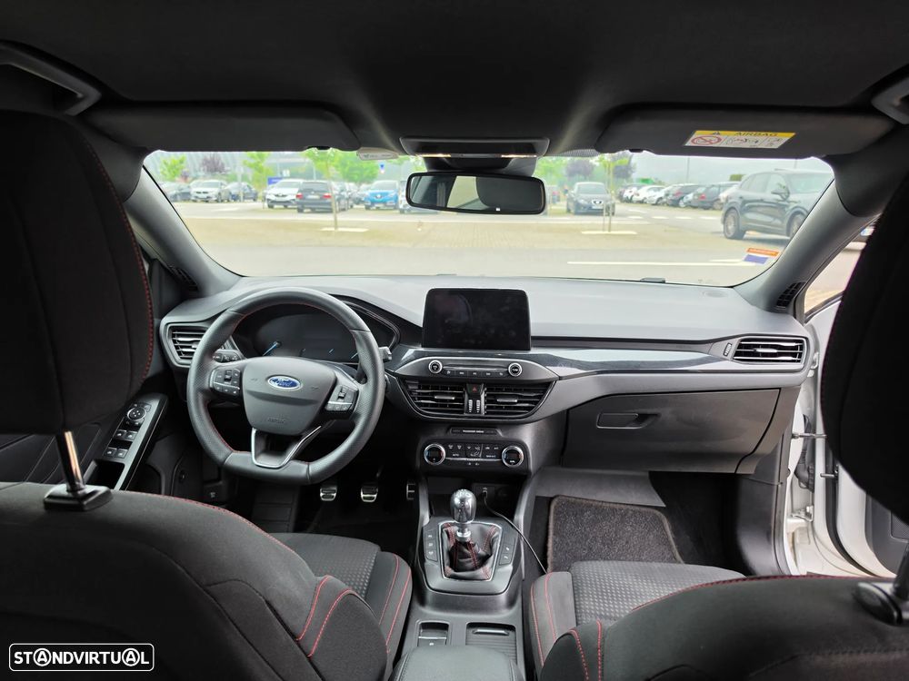 Ford Focus 1.0 EcoBoost MHEV ST-Line - 11