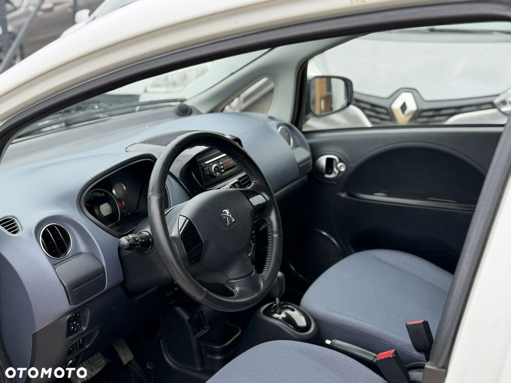 Peugeot iOn High Line - 11