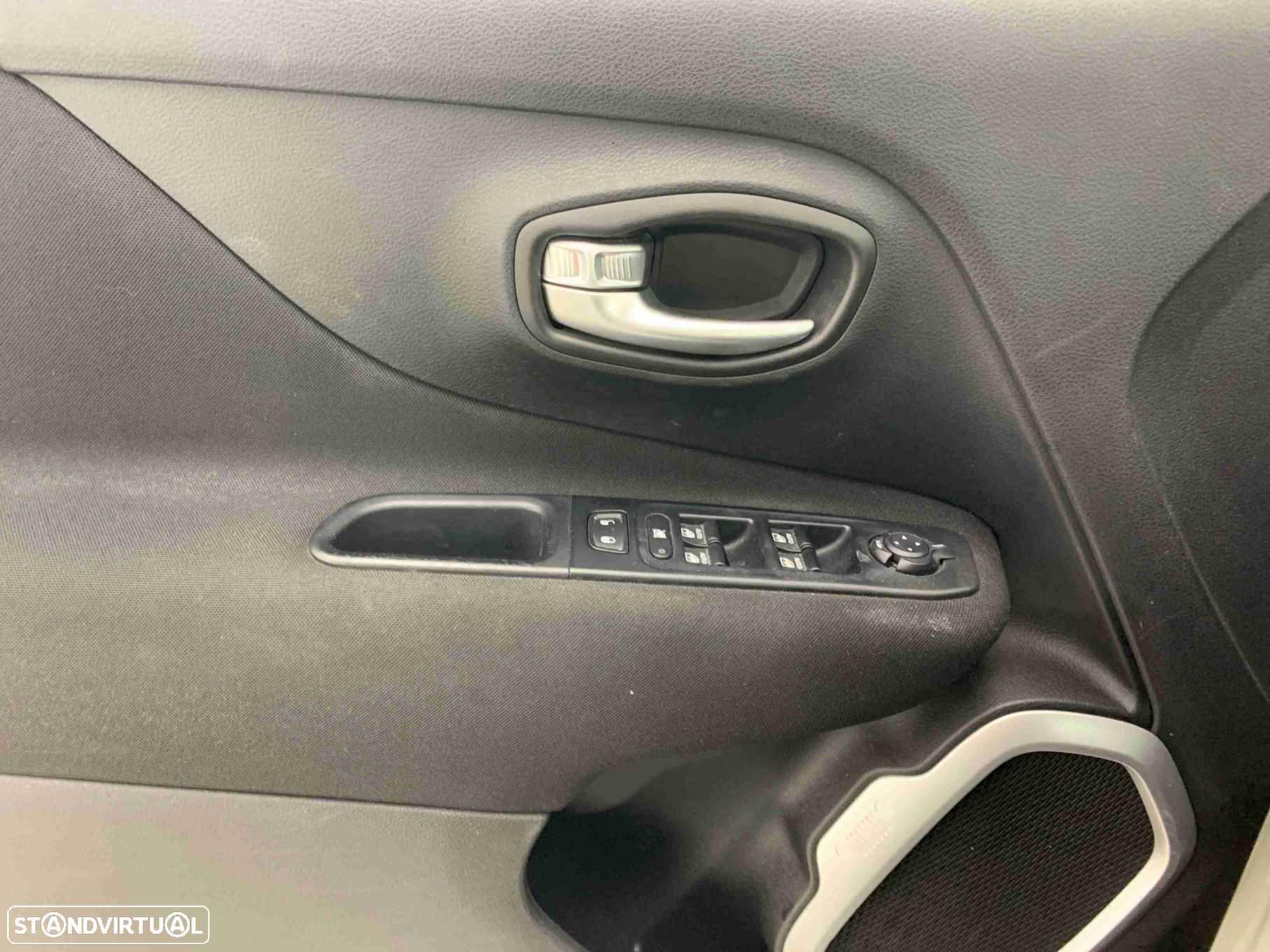 Jeep Renegade 1.3 T 80º Aniversário DCT - 10