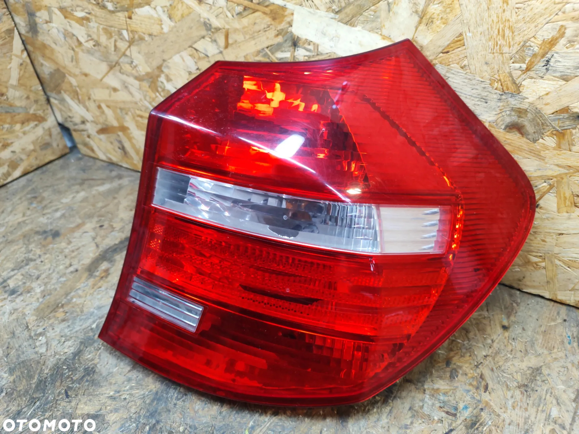 lampa tył lewa / prawa kompletna VALEO do BMW 1 E87 Lift - 2