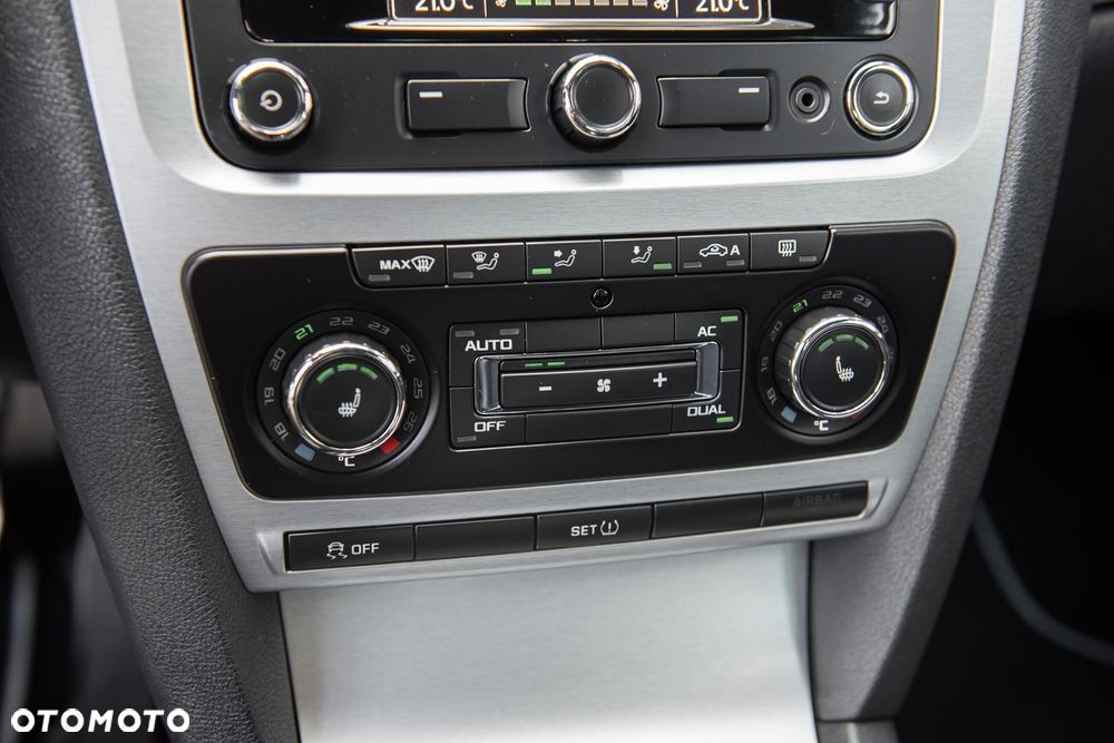 Skoda Octavia 2.0 TSI DSG RS - 22