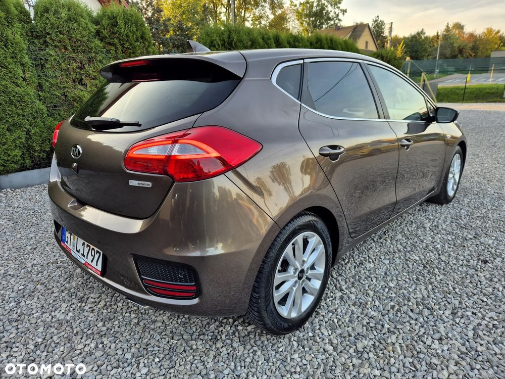 Kia Ceed 1.6 GDI Dream Team Edition - 13