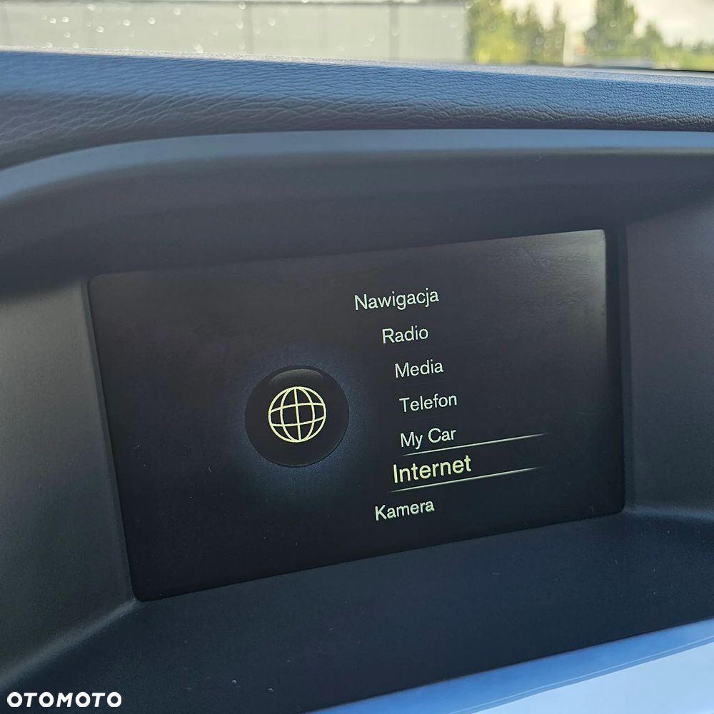 Volvo V60 D6 AWD Plug-in Hybrid R-Design Momentum - 40