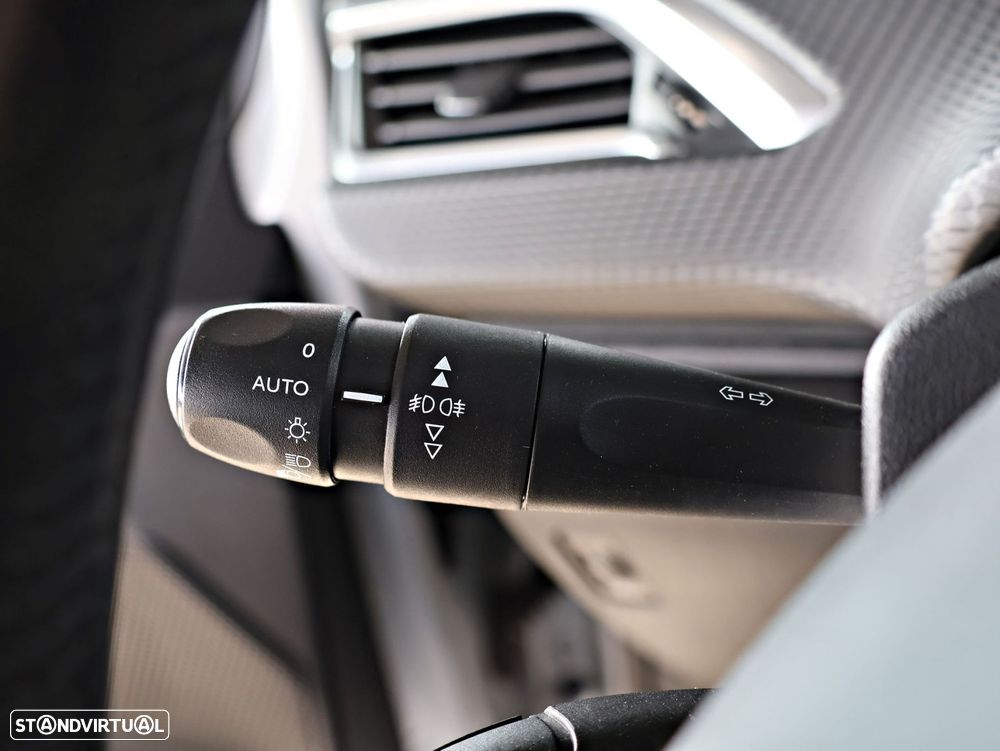 Peugeot 208 1.6 BlueHDi Style - 47