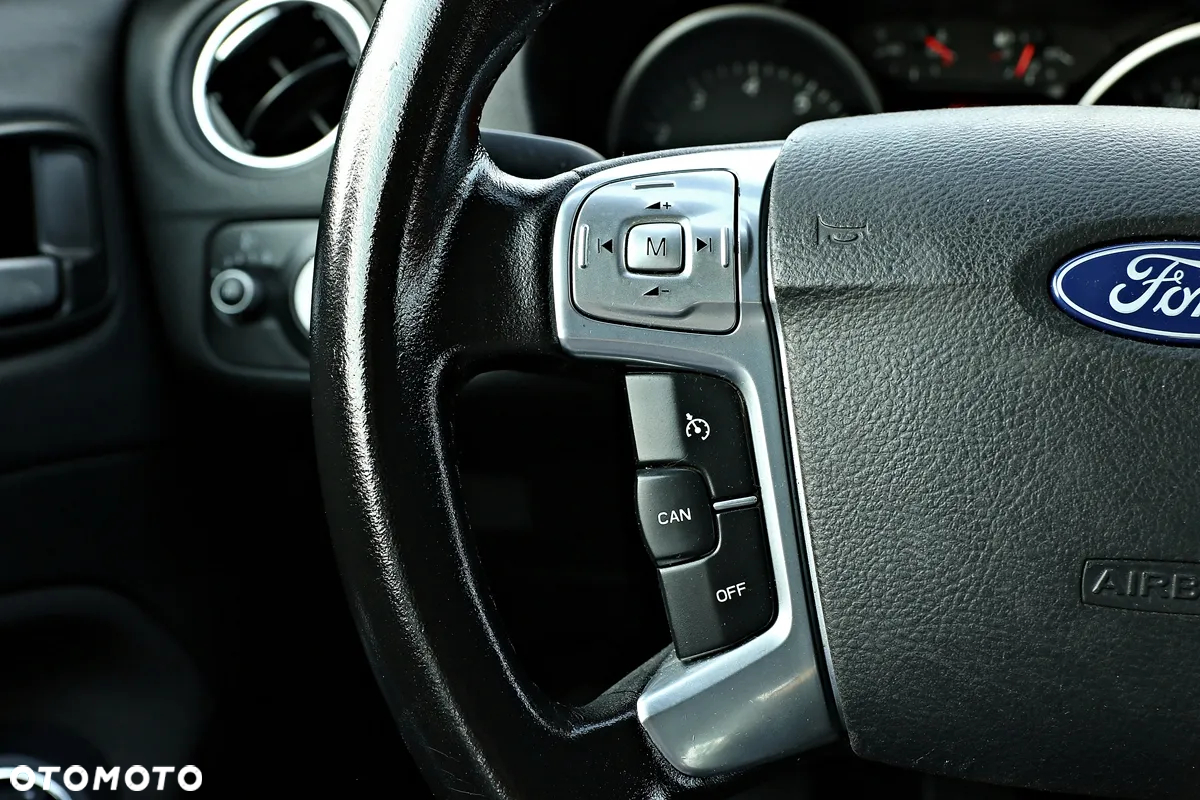 Ford Mondeo 2.0 Ghia - 26