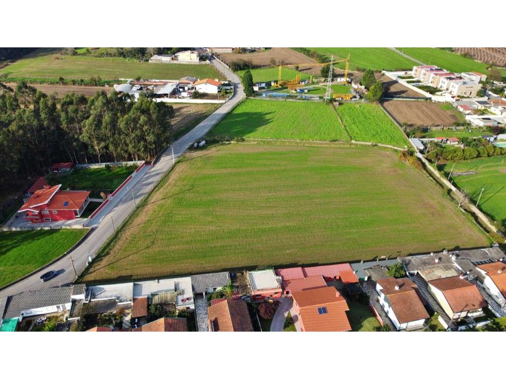 Terreno para 17 moradias no Castêlo da Maia - Grande imagem: 3/5