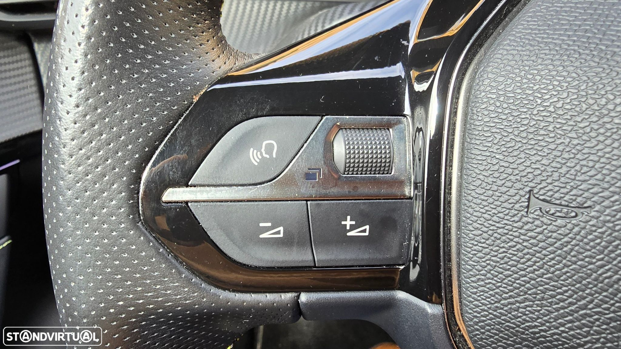 Peugeot e-208 GT - 16