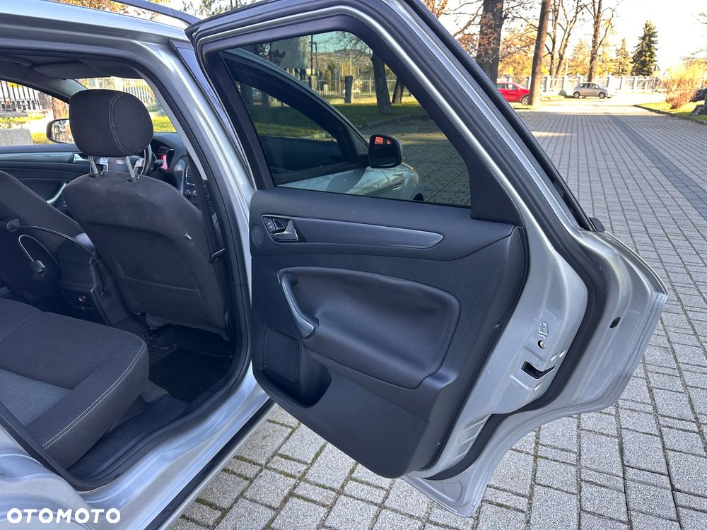 Ford Mondeo 1.6 TDCi Ambiente - 23