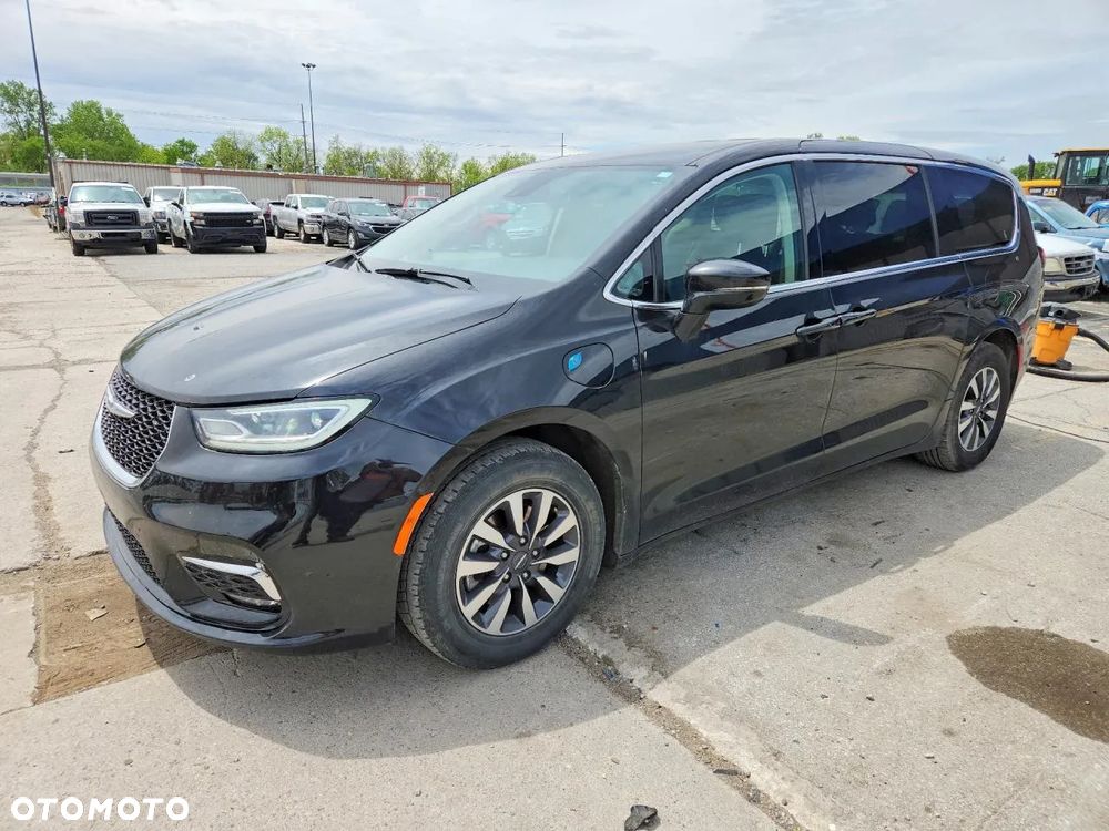Chrysler Pacifica - 1