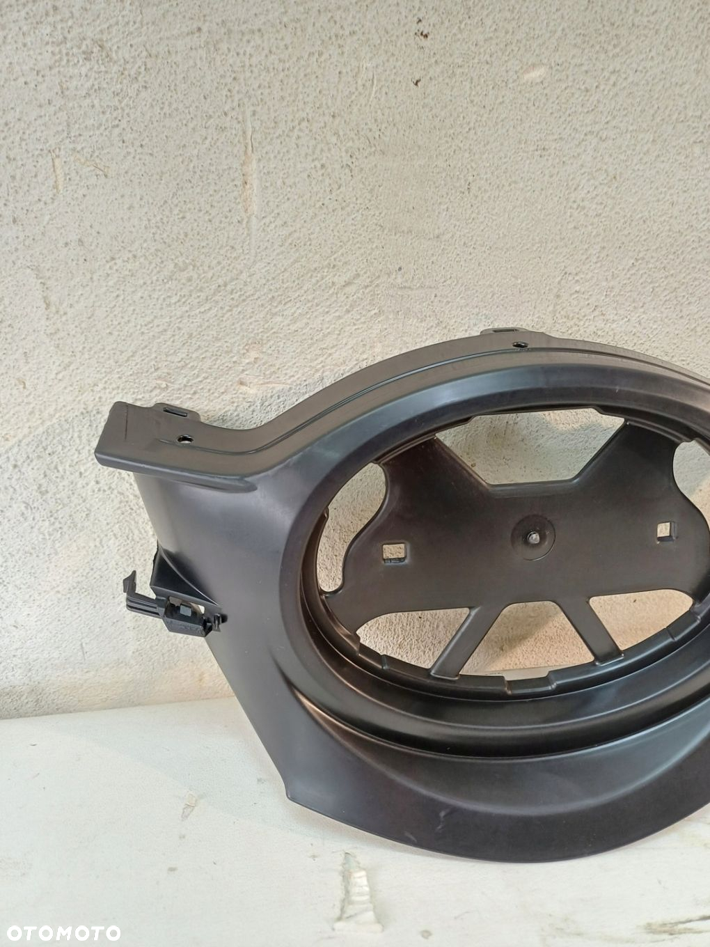 GRILL ATRAPA ZNACZEK ZDERZAKA PRZÓD TOYOTA AURIS II 2 12- - 4