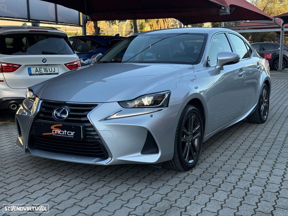 Lexus IS 300H - 1