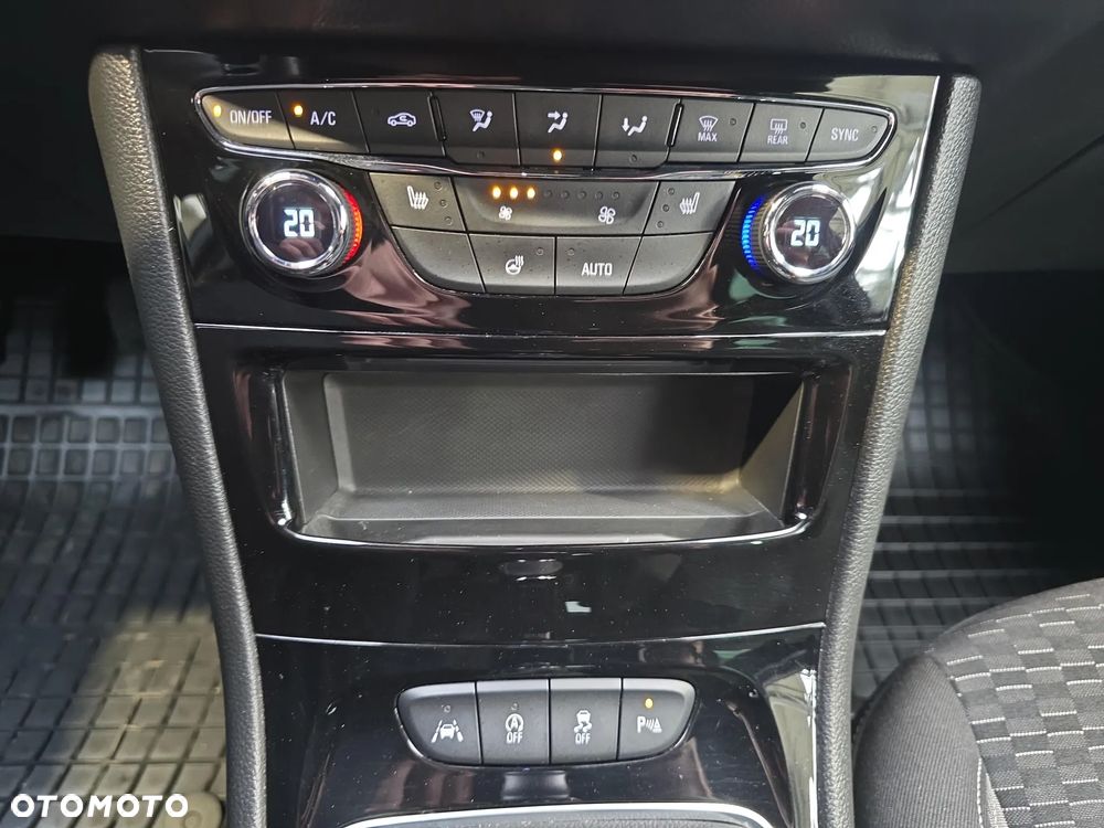 Opel Astra 1.2 T GS S&S - 25